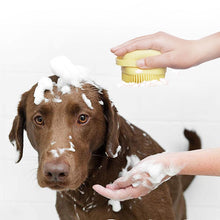 Load image into Gallery viewer, Brush with shampoo for bathing dogs
